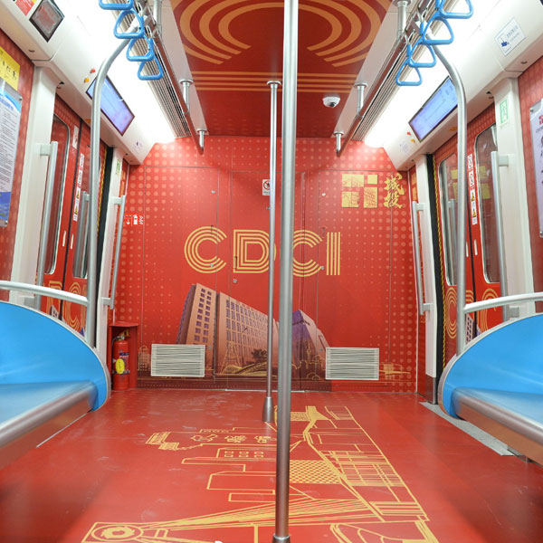 1號(hào)線扶貧擔(dān)當(dāng)號(hào)主題列車(chē)